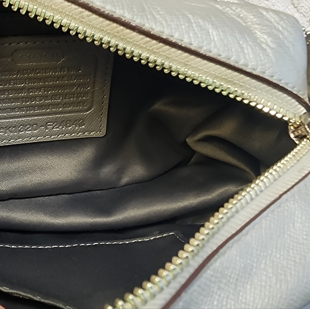 Coach Campbell Camera Bag/ Crossbody Silver Metallic Turn Lock EUC - Picture 13 of 17